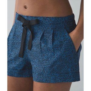 Lululemon Spring Break Away Short II Sz 8